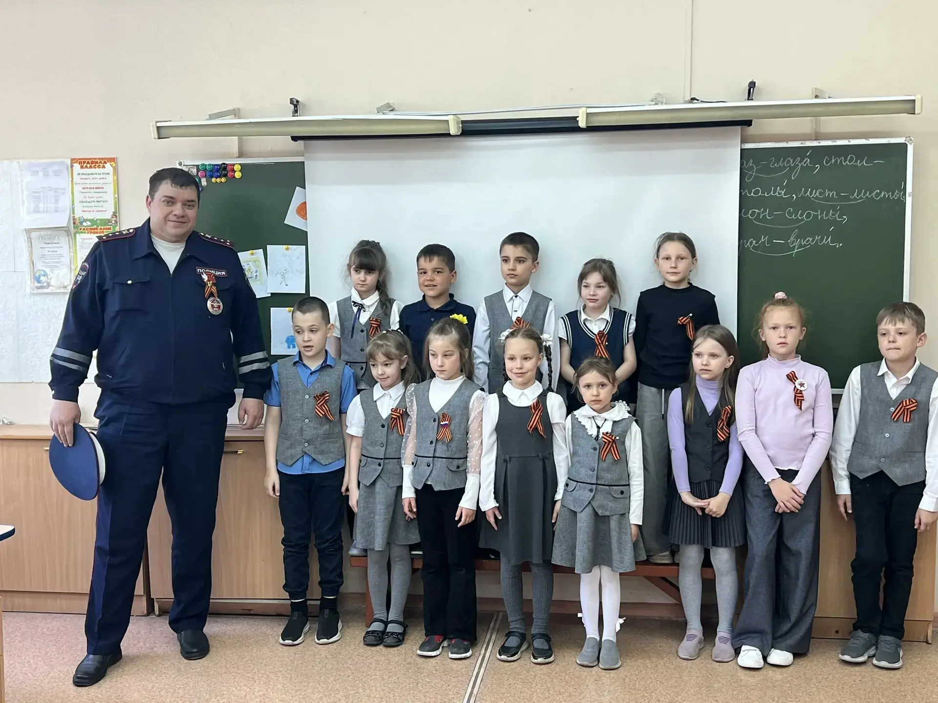 👮 В нашей школе прошло профилактическое мероприятие для самых юных учеников  начальных классов. В го