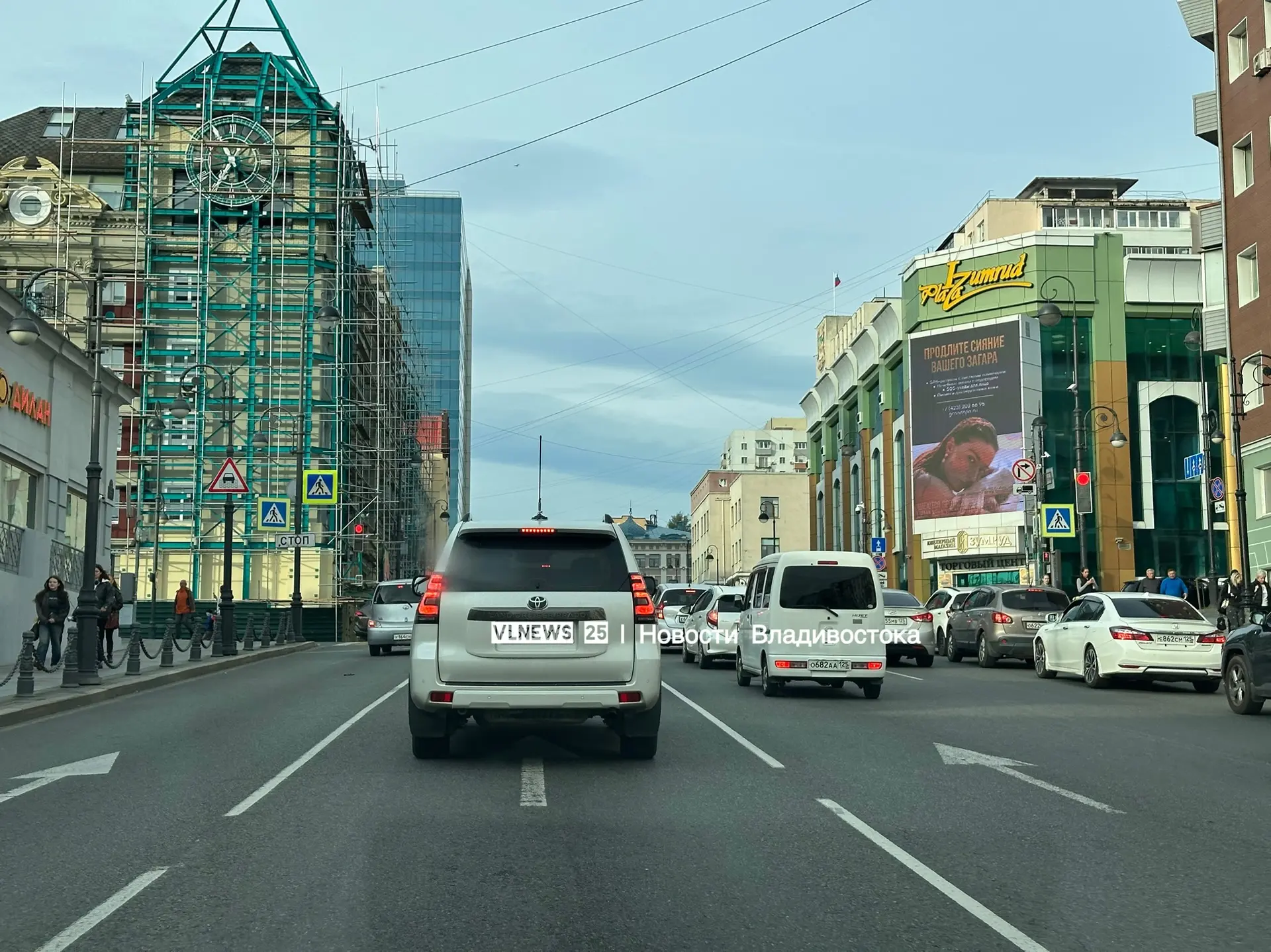 📸 Во Владивостоке начали штрафовать автомобилистов за выезд на выделенную полосу  Контроль за соблюд