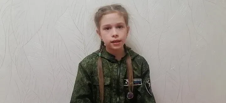 "Мы о войне стихами говорим... " 1. Глебова Валентина, ученица 4П2 класса, читает стихотворение М. Д