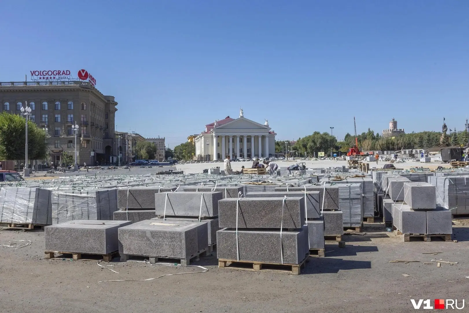 Работы по превращению площади Павших борцов Волгограда в «полноценное пешеходное простр...