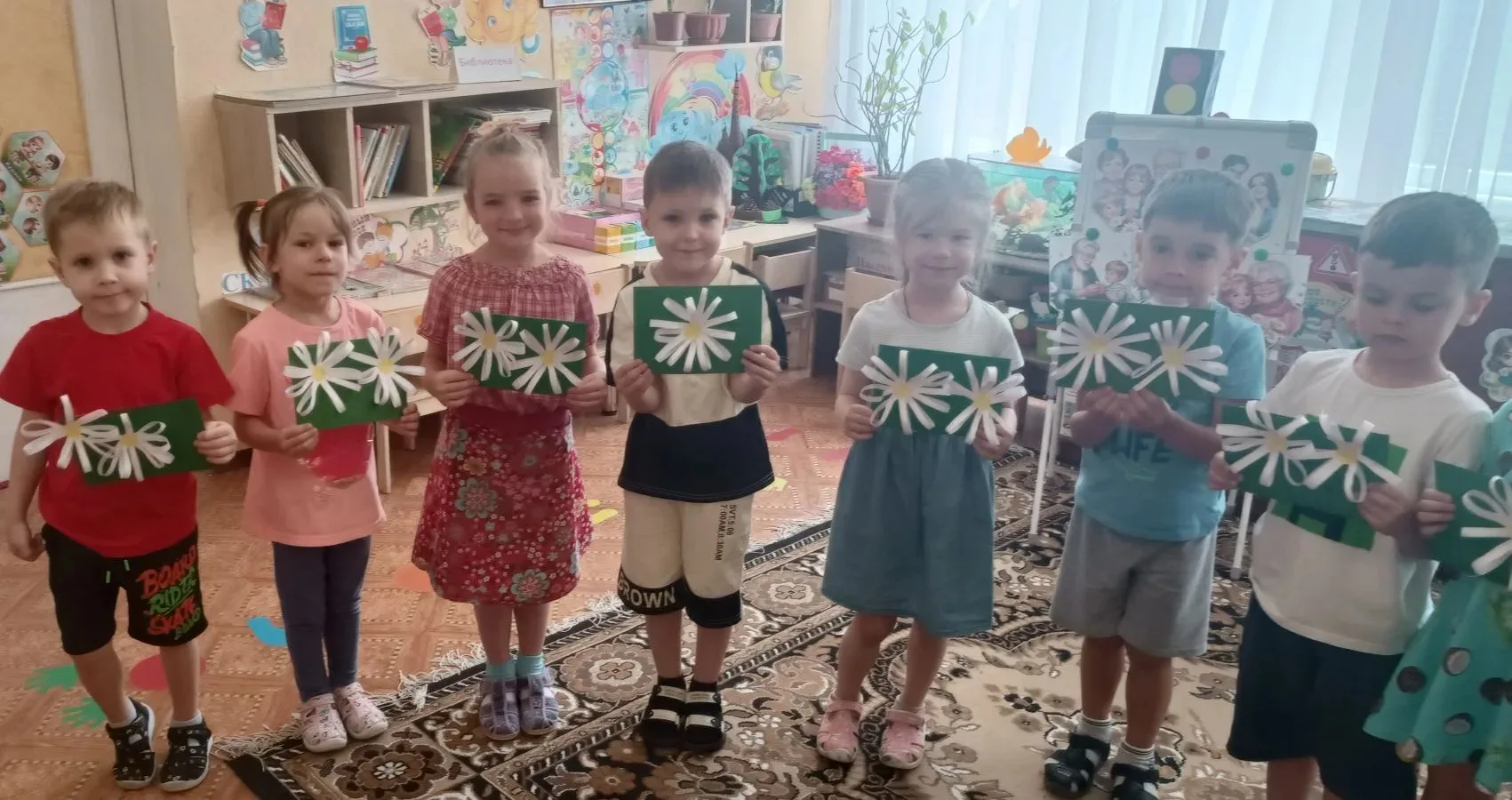 Воспитанники средней ортопедической группы ✓1"Светлячок" познакомились с праздником "День семьи, люб