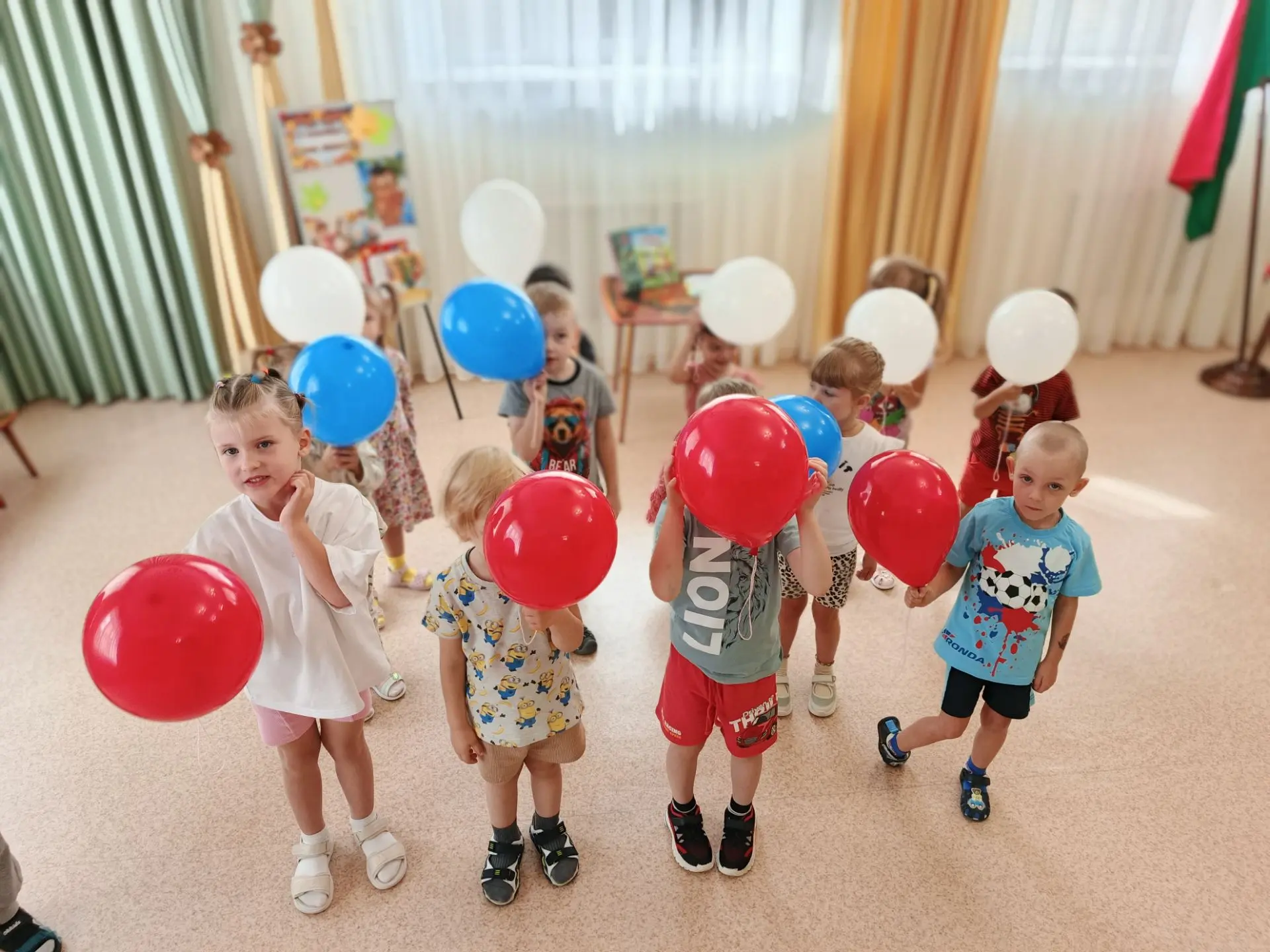 🇷🇺 С Днём рождения, наш родной триколор! 🥳