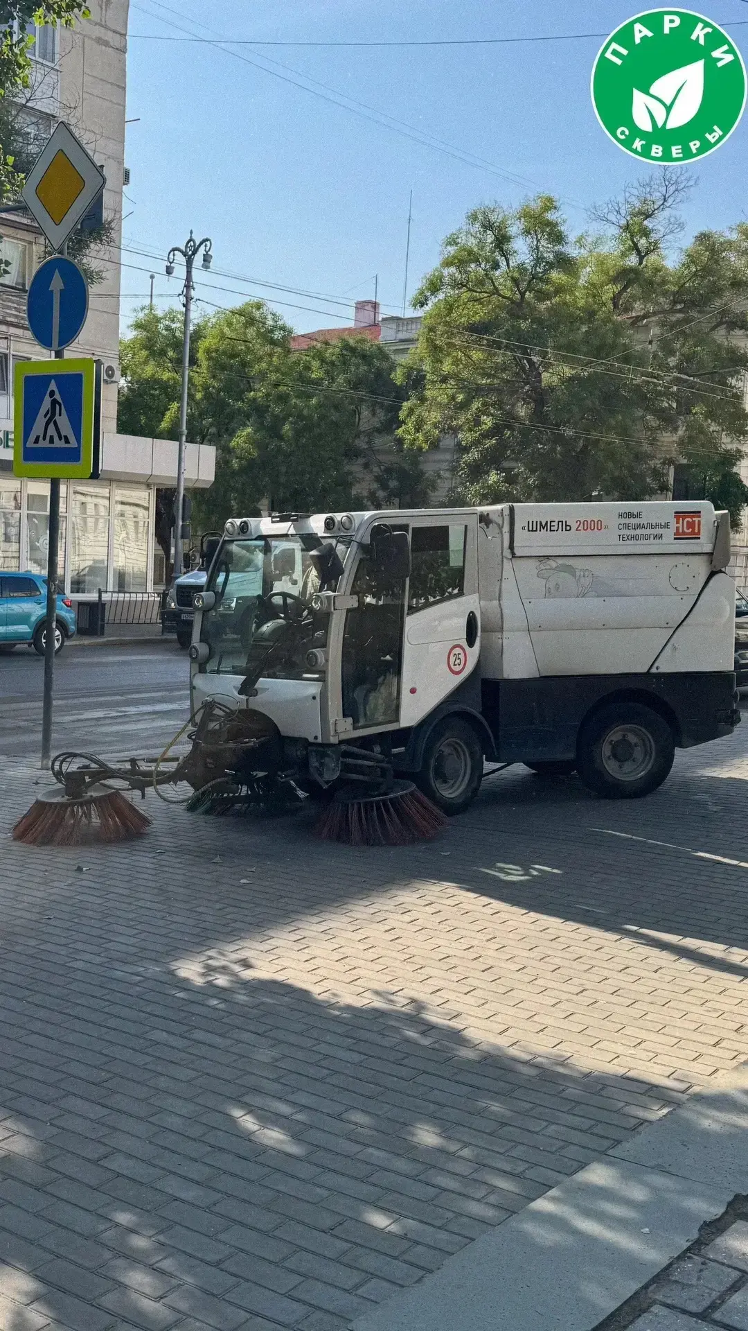 🚚🧹 Благодаря механизированной уборке удаётся эффективно очищать тротуарную плитку и п...