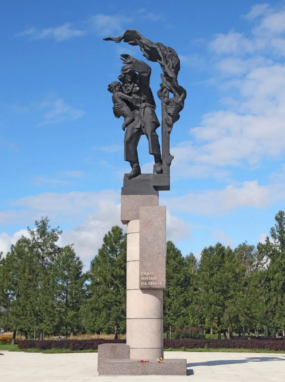Памятник пожарным.