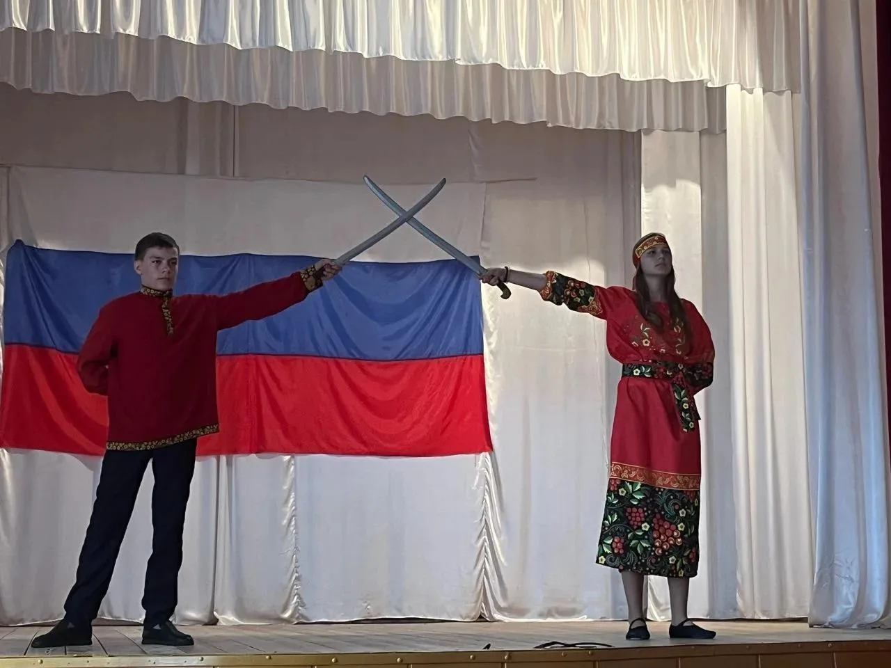 11 июня в СДК Кручено-Балковского с.п. прошёл концерт, посвященное главному государственному праздни