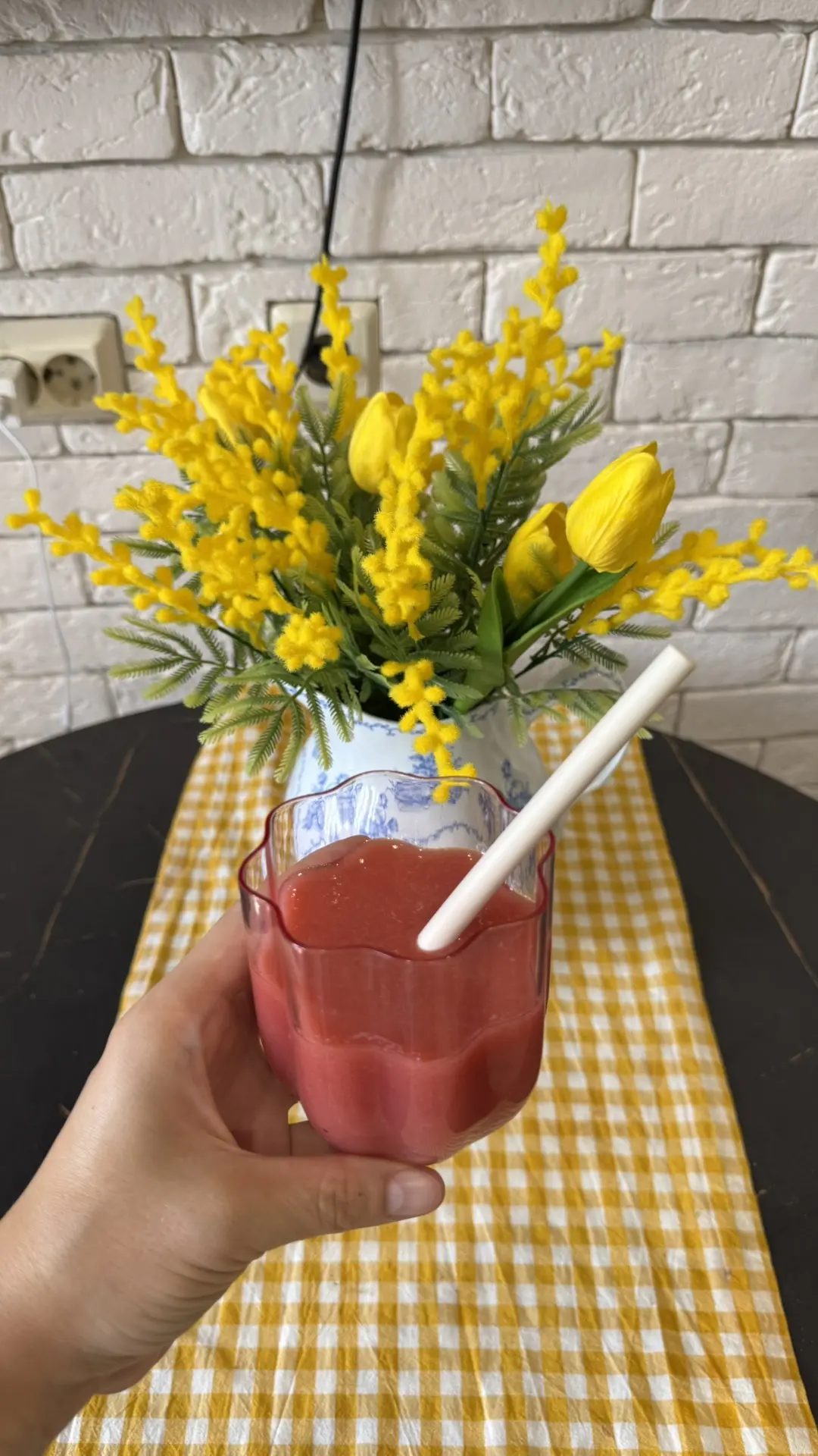 Новый день — новый вкус СМУЗИ🍓
Сегодня у нас сочетание малины и яблока с полезными добавками для ра