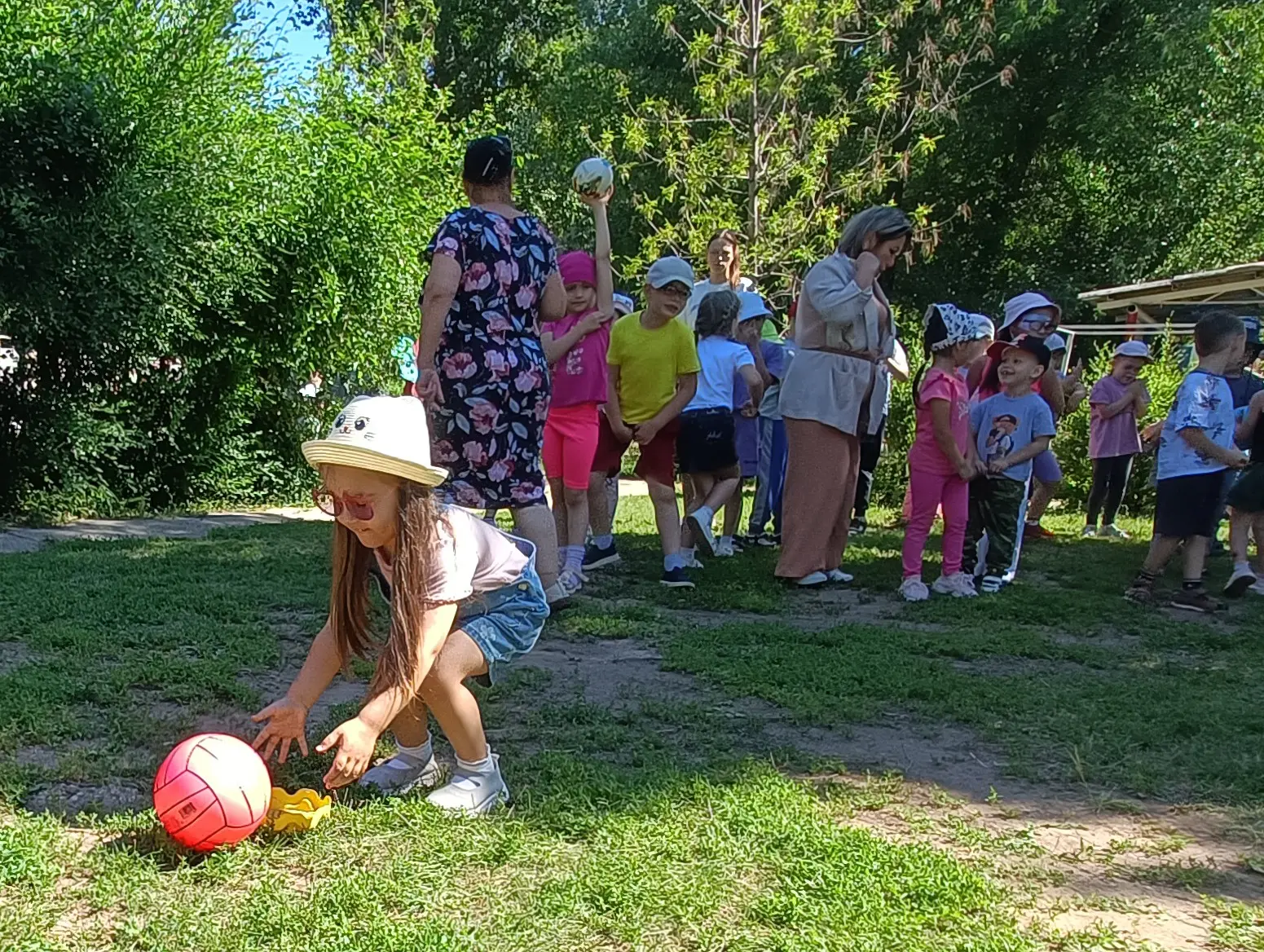 💫Уровень энергии: максимальный! 

⚡️ В нашем саду прошёл «День мяча». 
⚽Сколько было смеха, азарта 