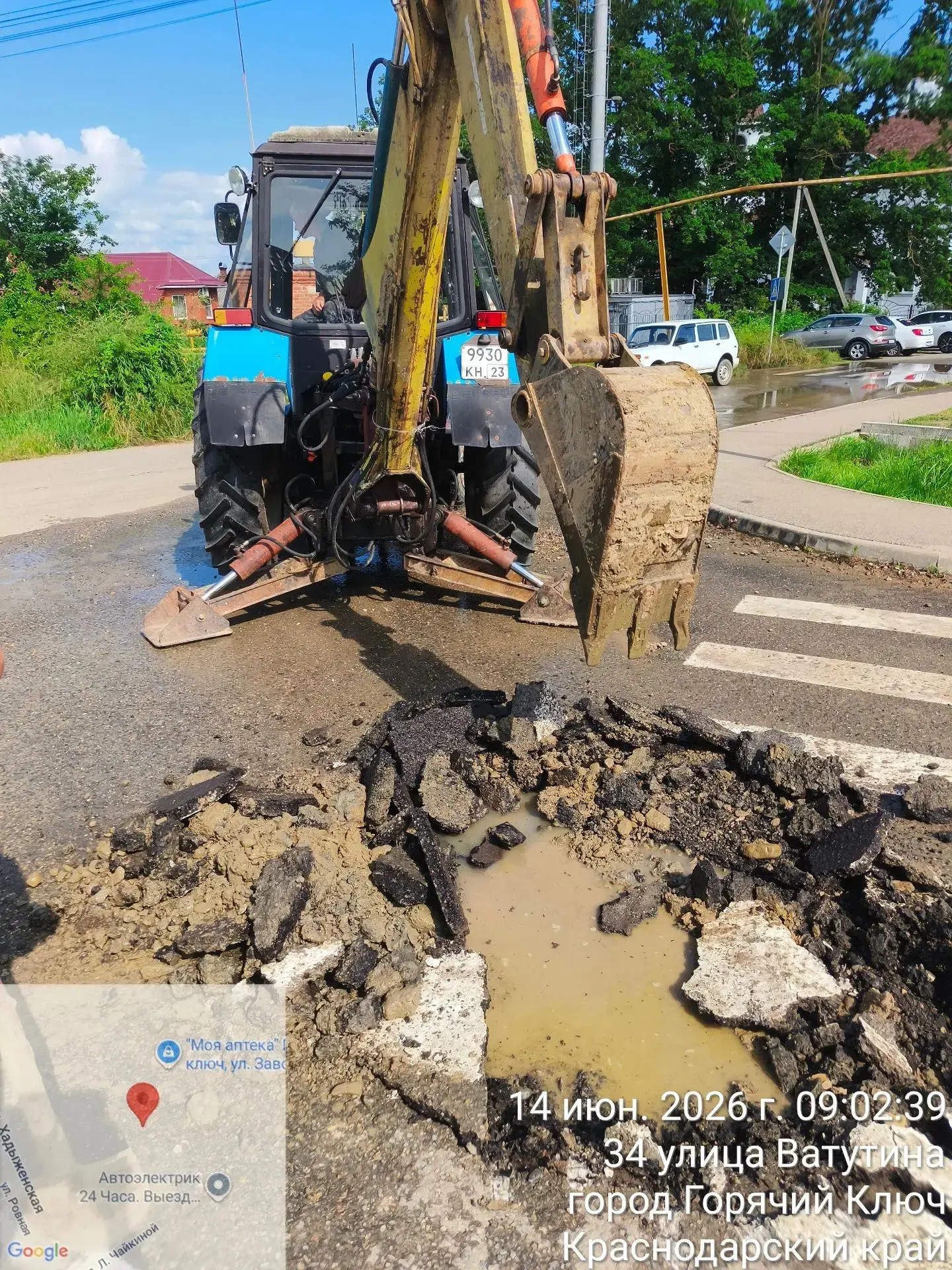 Сегодня устранили порыв на перекрёстке улиц Карбышева и Ватутина