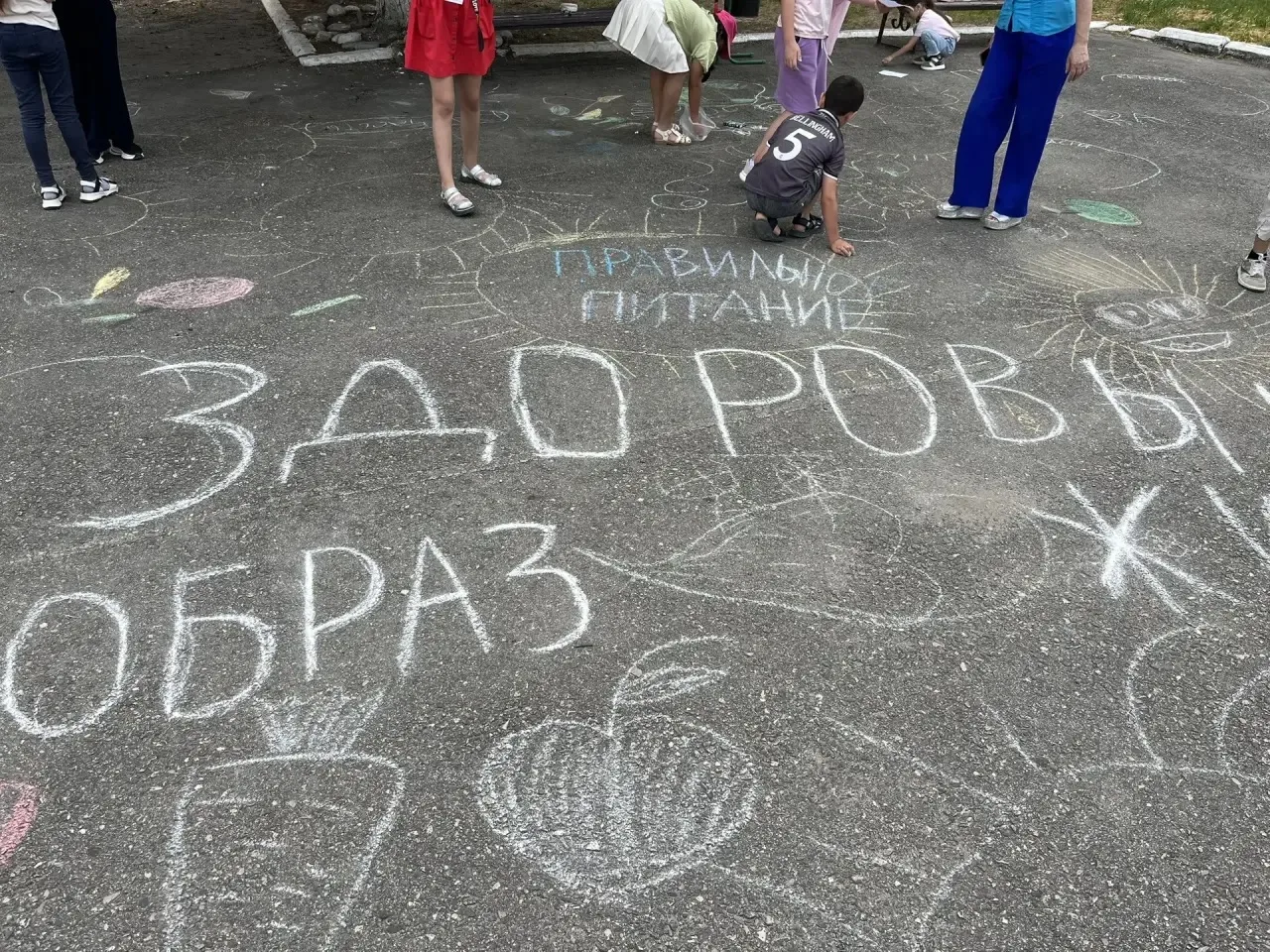 🖍️ Яркие краски — за здоровый образ жизни! 🖍️

В нашем пришкольном лагере в рамках месячника по ан