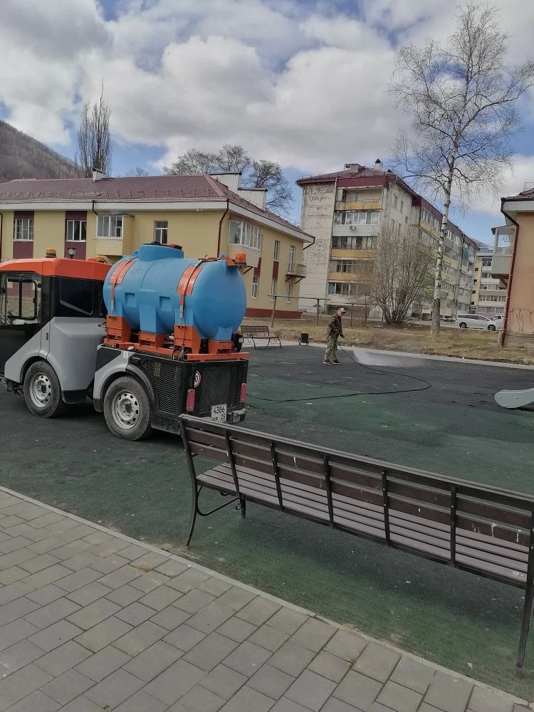 Работы в городе  🍁 Участок озеленения «Обслуживающего учреждения» приступил к посадке деревьев в скв