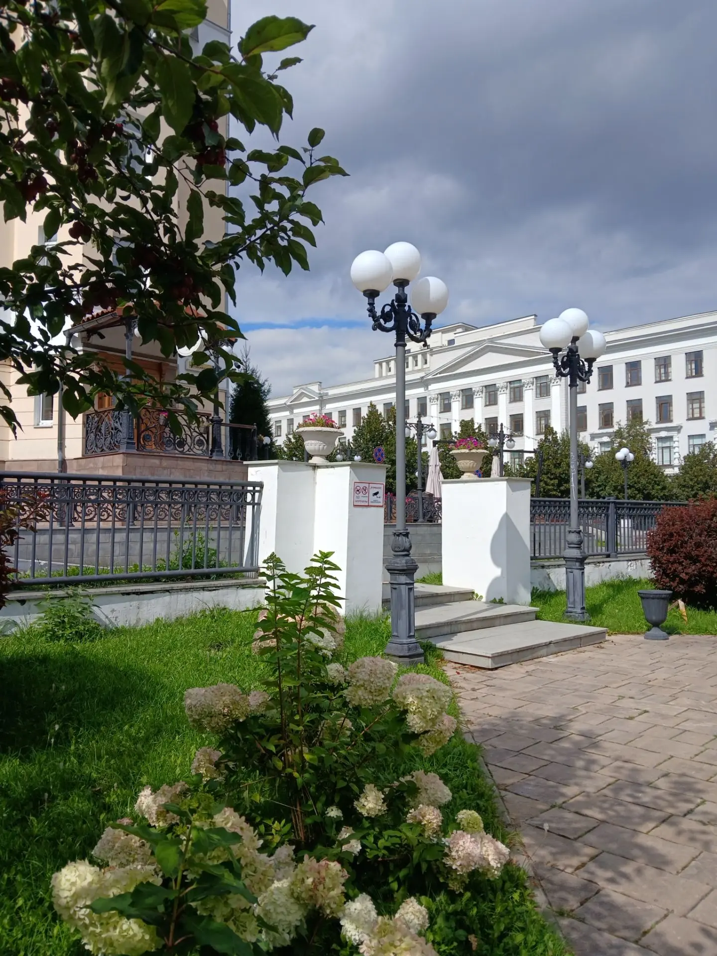Собираясь за заказом, запланируйте 15 минут на прогулку в парке, здесь всегда уютно❤️
