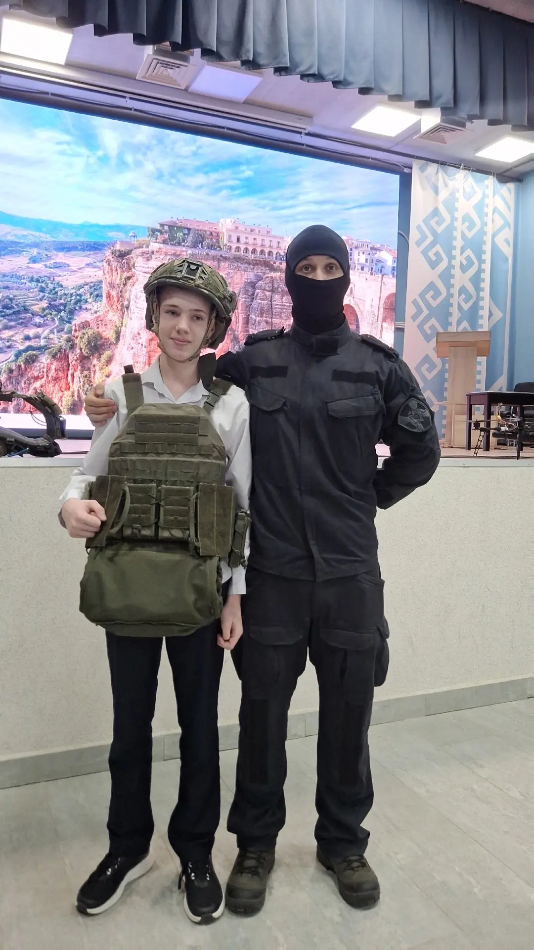 В 32-й школе  г. Йошкар-Олы прошла встреча учащихся с сотрудниками СОБР «Берсерк» Управления Росгвар