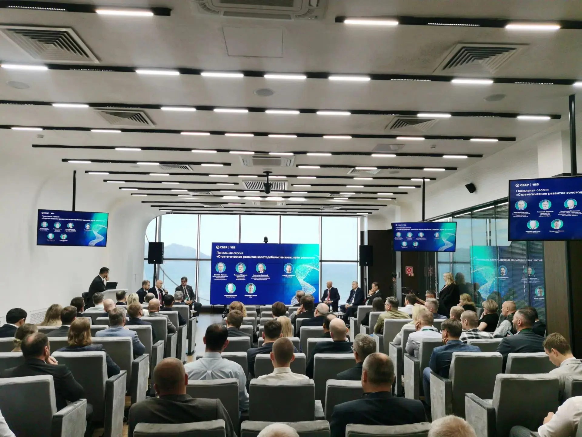 В Магадане стартовал Золотопромышленный форум

Сегодня в культурно-общественном центре парка «Маяк» 