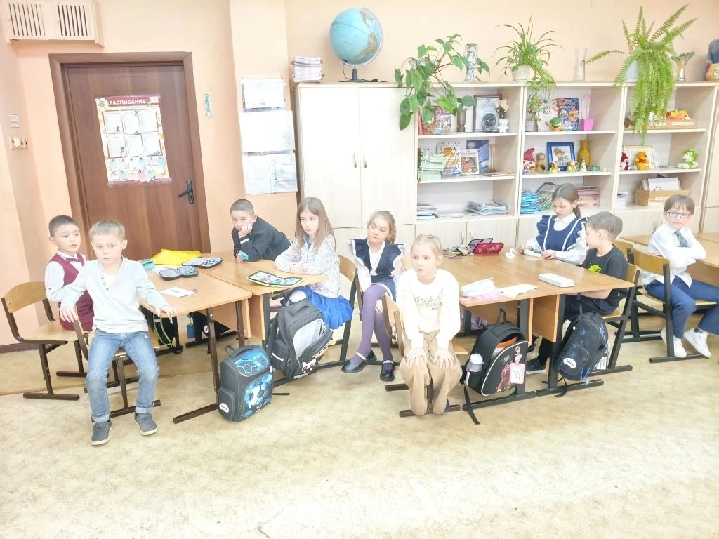 📖 ПРОЩАЙ, БУКВАРЬ: ПЕРВЫЙ ШАГ В БОЛЬШУЮ ЖИЗНЬ! 20 марта в 1 «Б» классе прошёл трогательный и немного