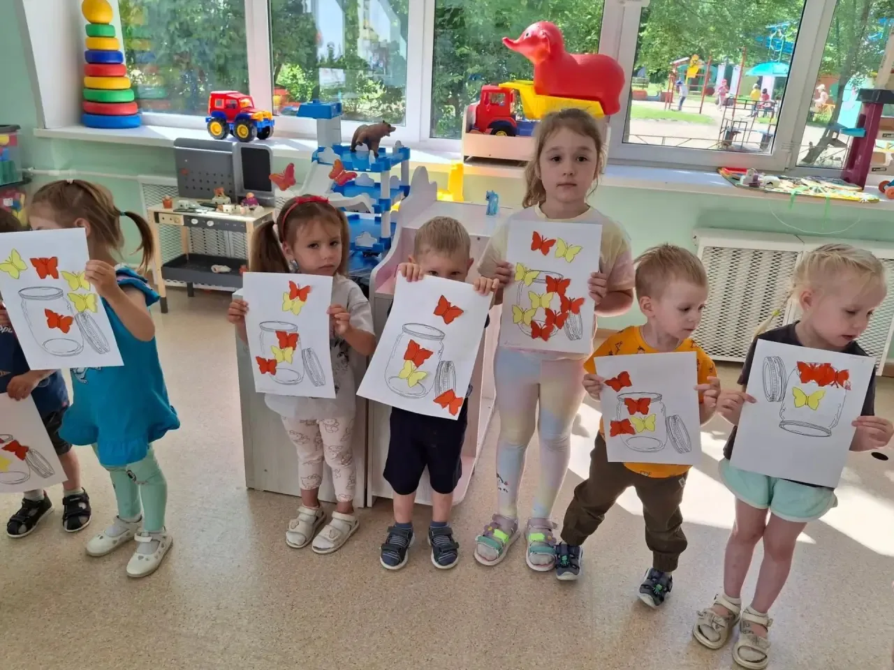ДЕНЬ БАБОЧКИ 🦋 

Сегодня, 19 июня, в нашей младшей группе "Колокольчик", царила настоящая летняя ат