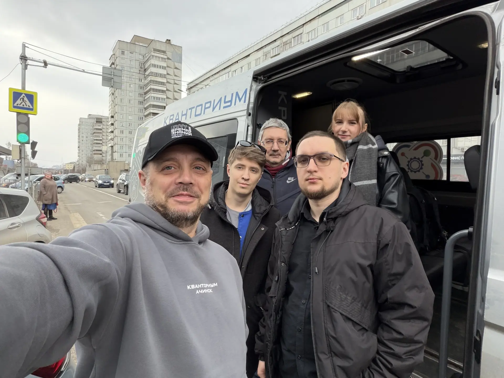 Команда нашего Мобильного Кванториума во второй раз отправилась в пгт. Емельяново, в ко...