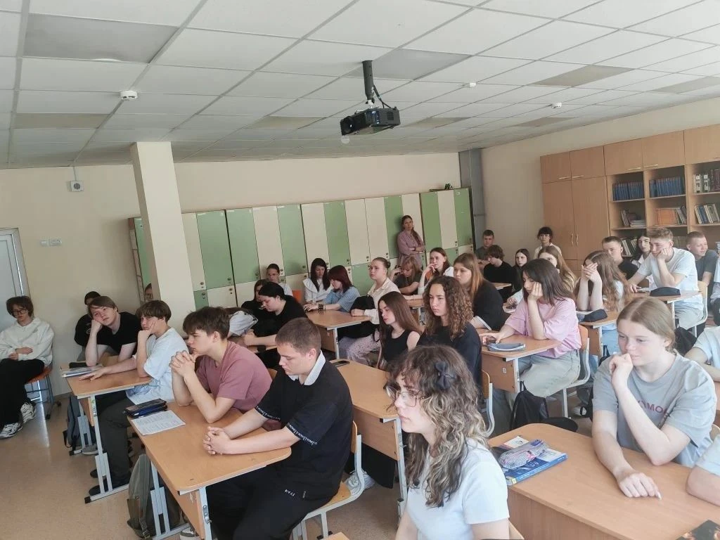 В рамках правового просвещения старшеклассников сотрудник полиции Флягина В.П. провела ...