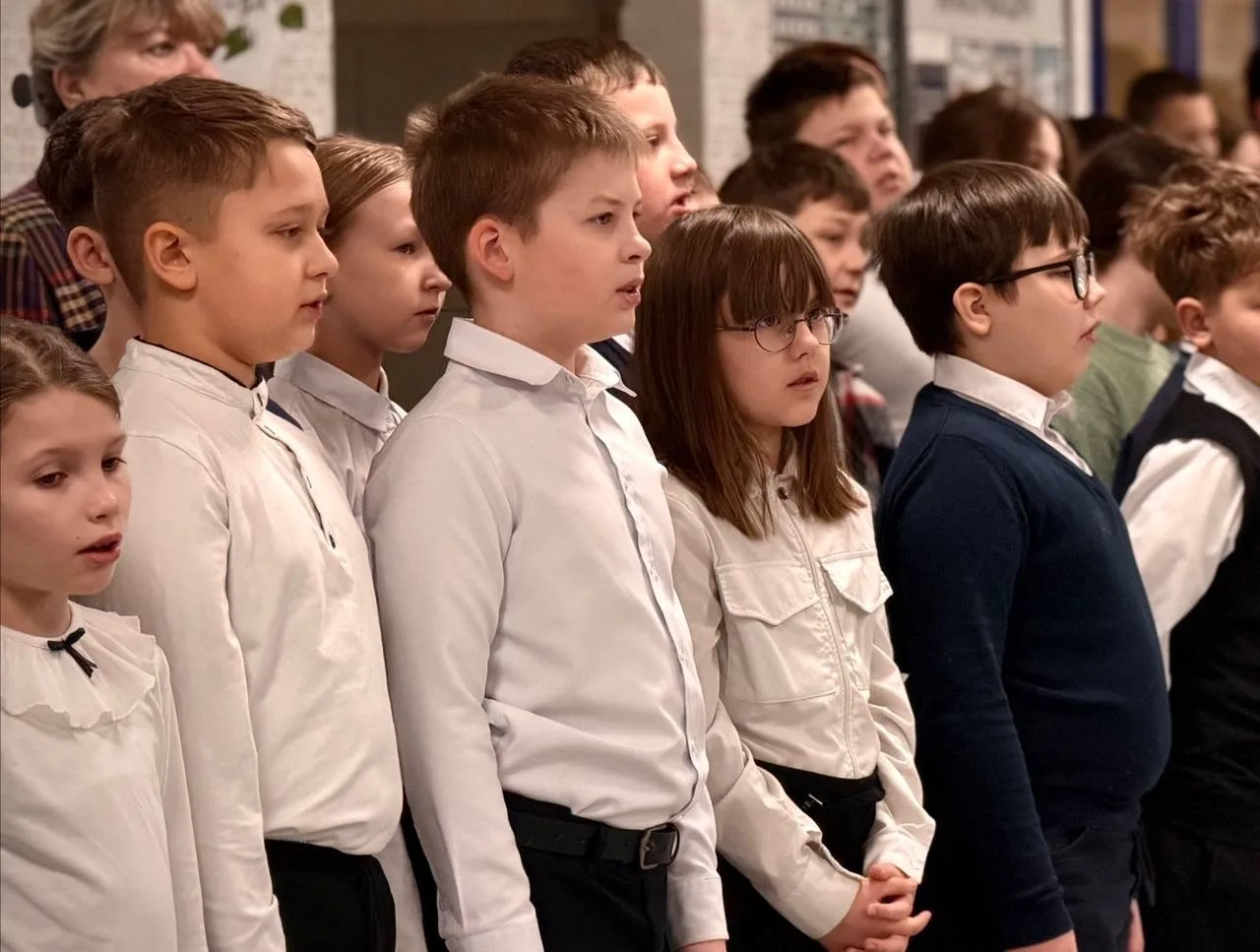 🇷🇺 Сегодняшнее утро в школе началось с торжественной церемонии поднятия Государственного флага Росси