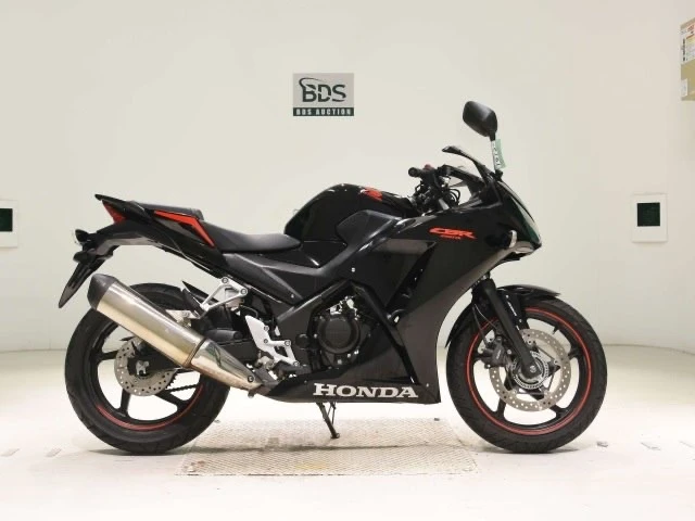 ‼️ "Готовь сани летом"🏍
🇯🇵 Honda CBR250R
📚Оценка 5
👨🏻‍🦳 Год - 2016г. 
🏃‍♂️ Пробег - 4.292 км