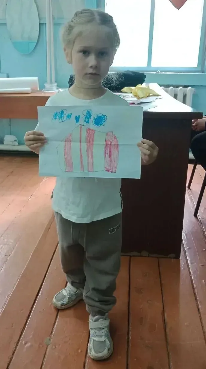 11 июля погода совсем не радовала, но на дворовой площадке от этого стало даже уютнее. Решили не гру