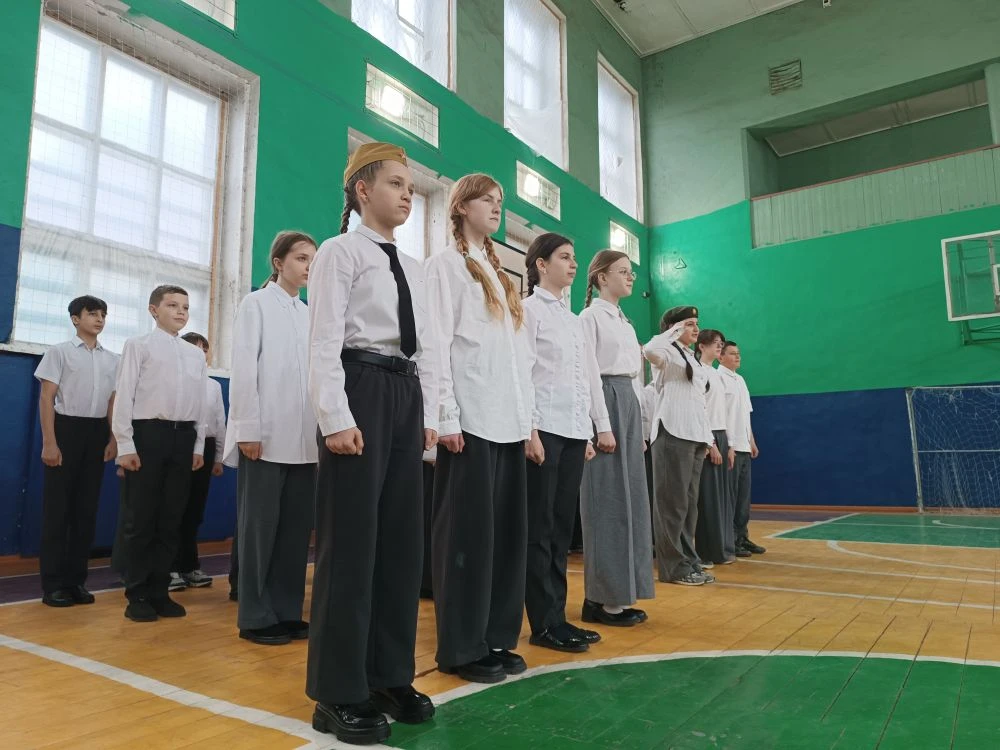 🇷🇺Смотр строя и песни: атмосфера единства и гордости!  В нашей школе прошёл этап смотра строя и песн