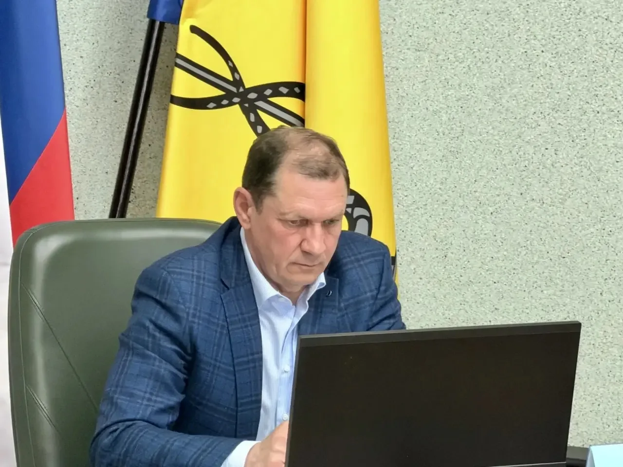 Игорь Шутенков поручил проконтролировать режим тишины во время ЕГЭ и ОГЭ  О подготовке школ к оконча