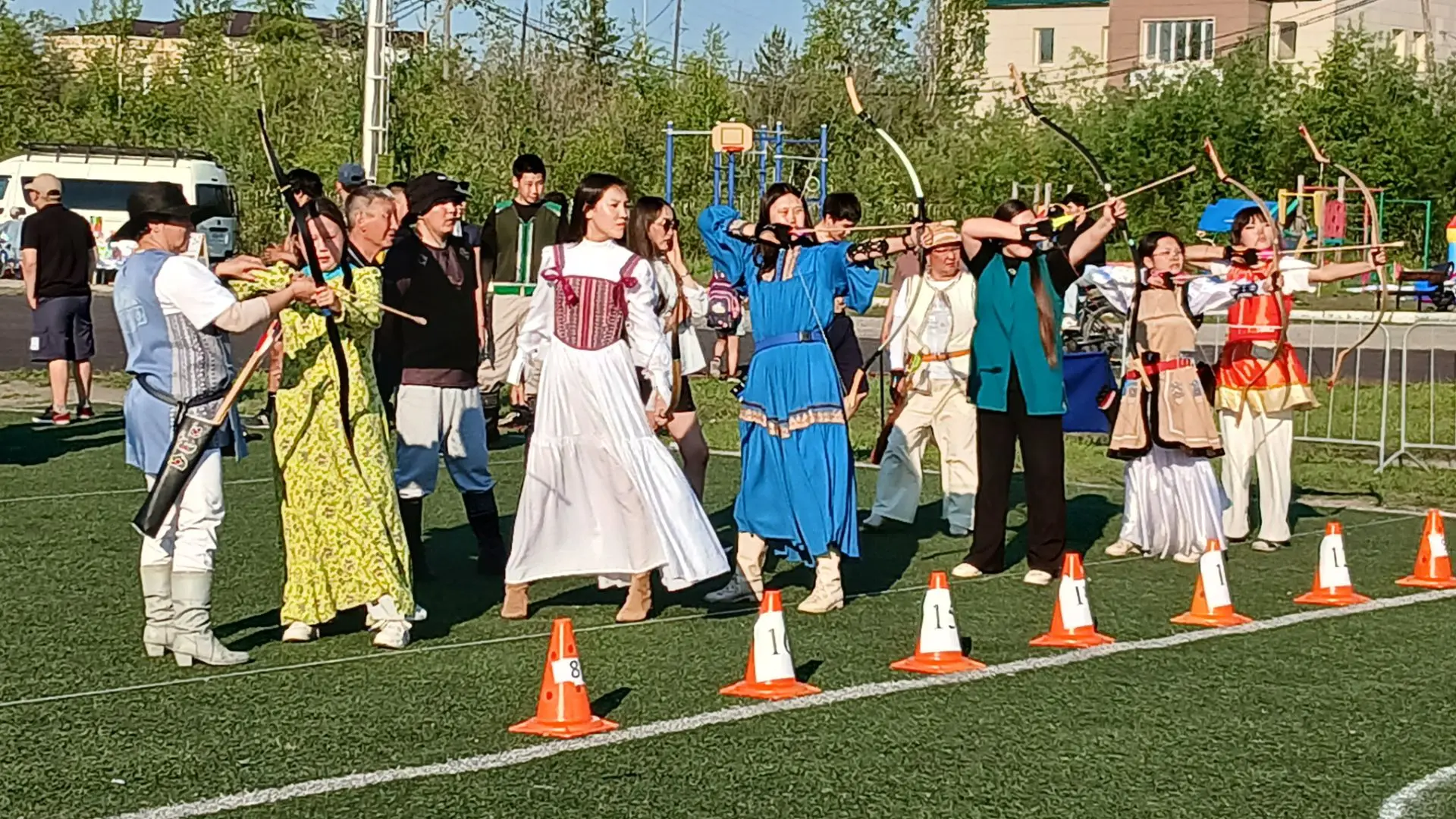 По стрельбе из лука среди девушек победила Милана Протопопова. У нее 14 очков. Екатерина Неустроева 