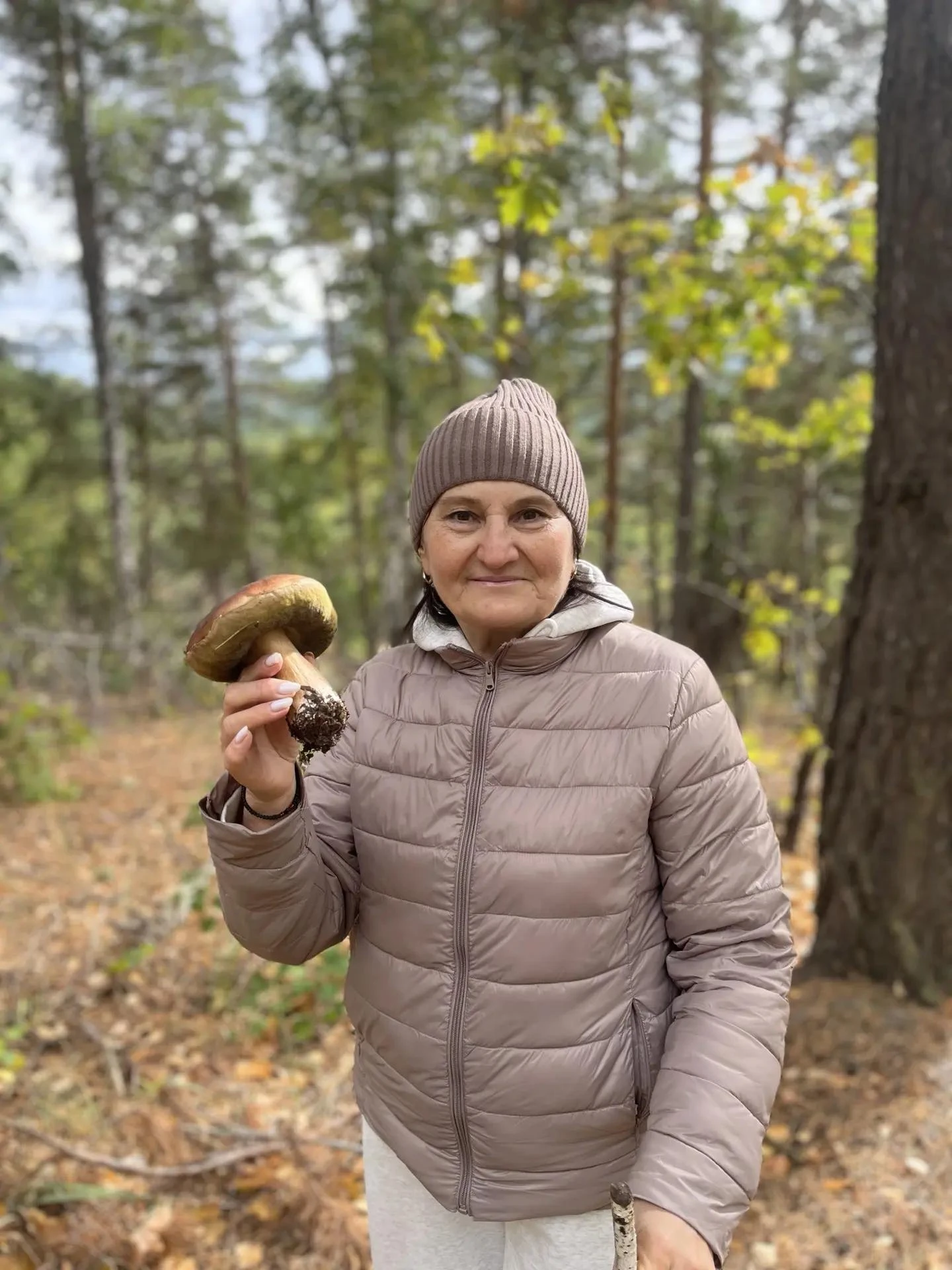 Напились воды из родника, набрали грибов, надышались свежим, лесным воздухом и просто н...