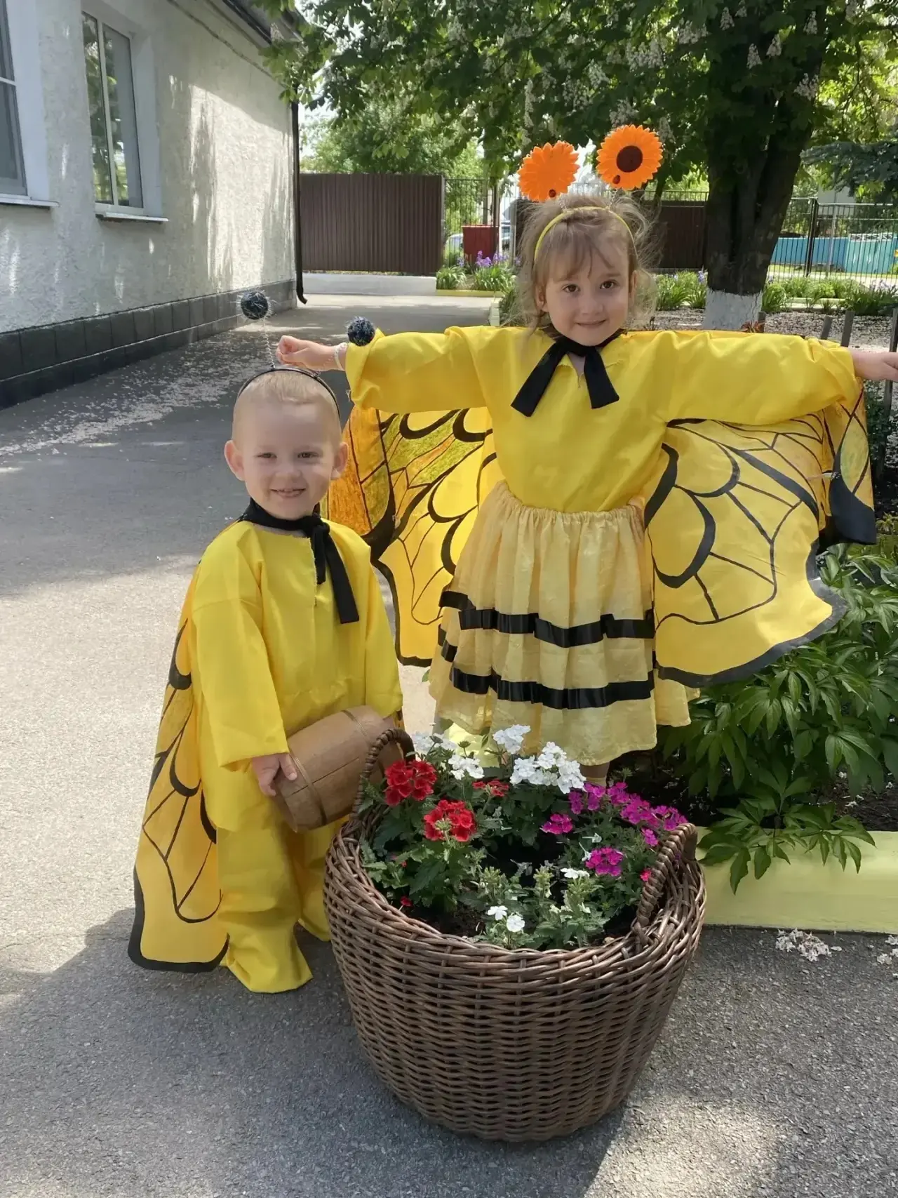У пчелы забот немало!