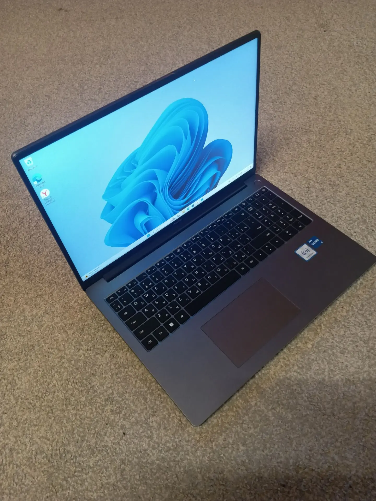 Продам ноутбук Huawei в хорошем состоянии. Установлена система Windows Pro 11.