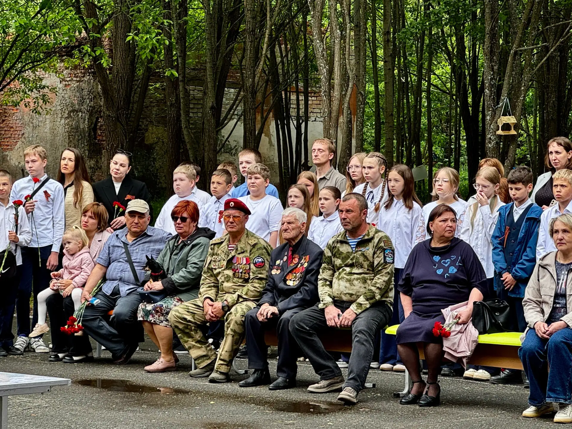 В Лицее №5 города Перми состоялось торжественное открытие Парт Героя в память о выпускн...