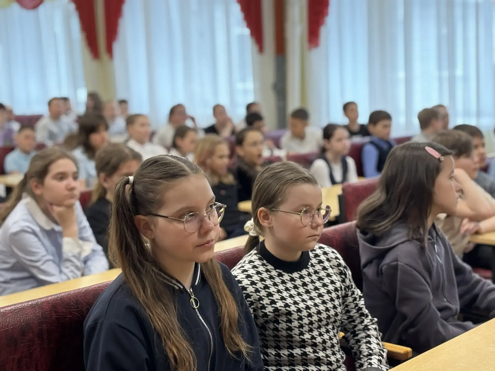 Готовимся к безопасным каникулам!  📍В гимназии прошла важная и познавательная встреча с инструктором