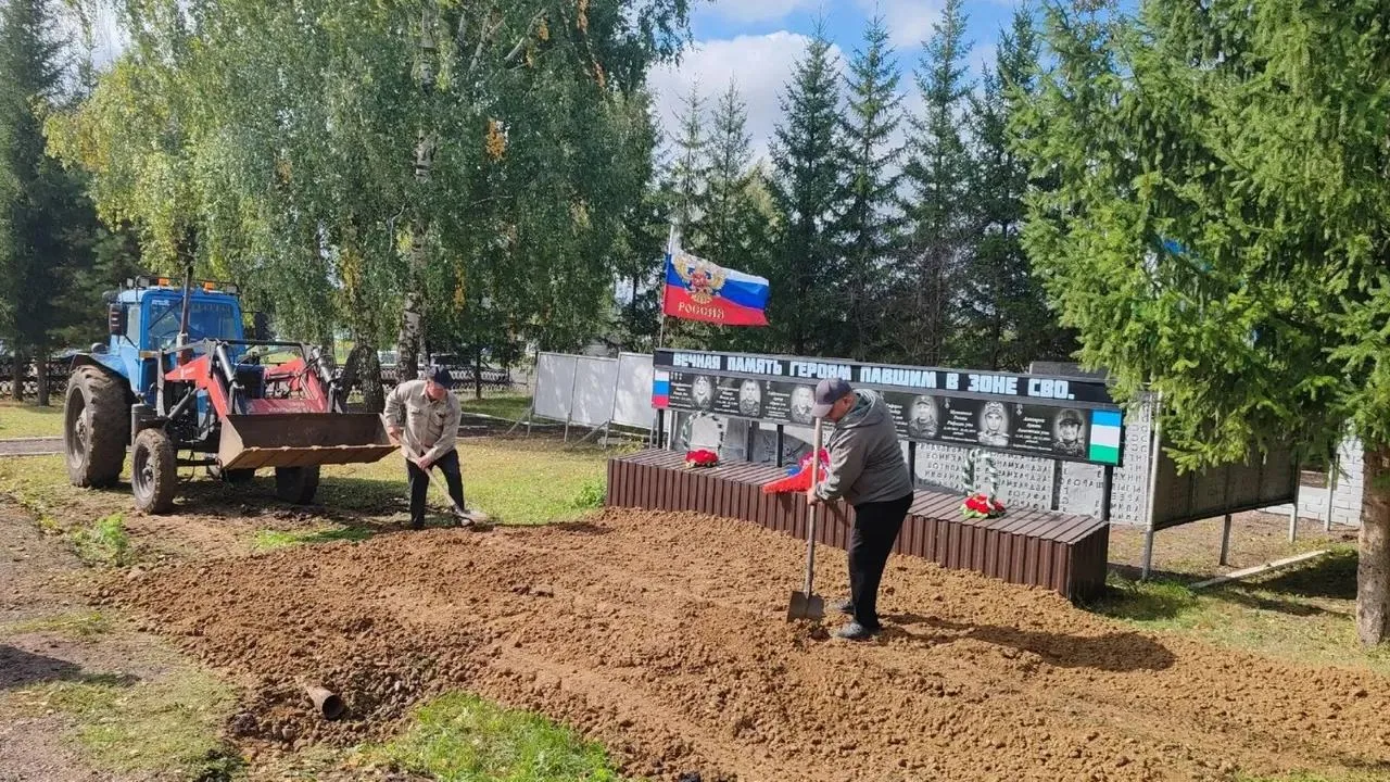 ⚡️ В Башкирии родители военнослужащих возвели мемориал в честь героев СВО