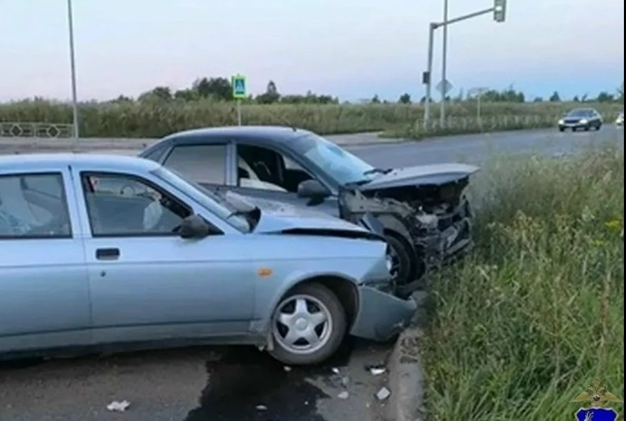 Под Самарой два человека пострадали в ДТП с двумя вазовскими машинами 
 
Авария произошла 29 июля в 