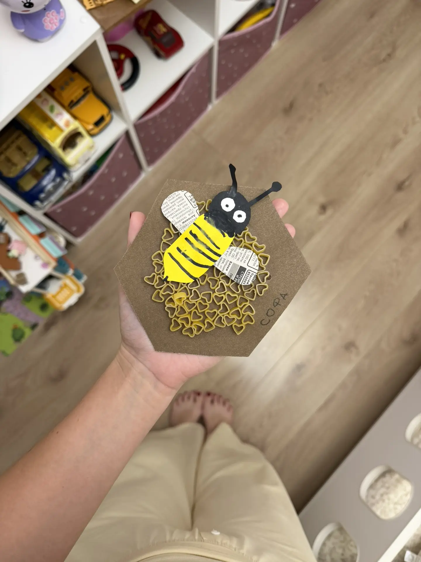 Такую милашку Софа сделала в саду, запала мне в душу🐝