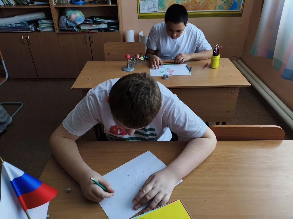 Все мы в детстве смотрели в ночное небо и задавали себе вопрос: «А что там, за звёздами...