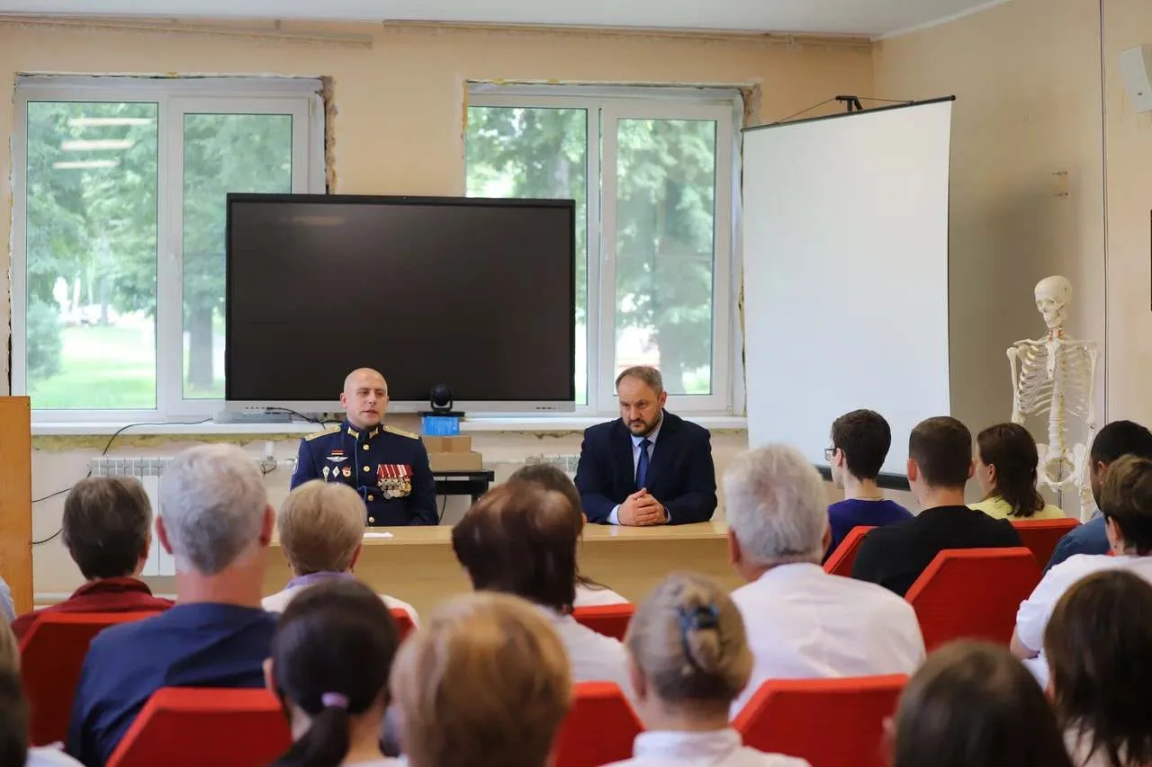 Суворовскую районную больницу посетил ветеран СВО Юрий Бровко
 
Юрий Бровко не только ветеран боевых