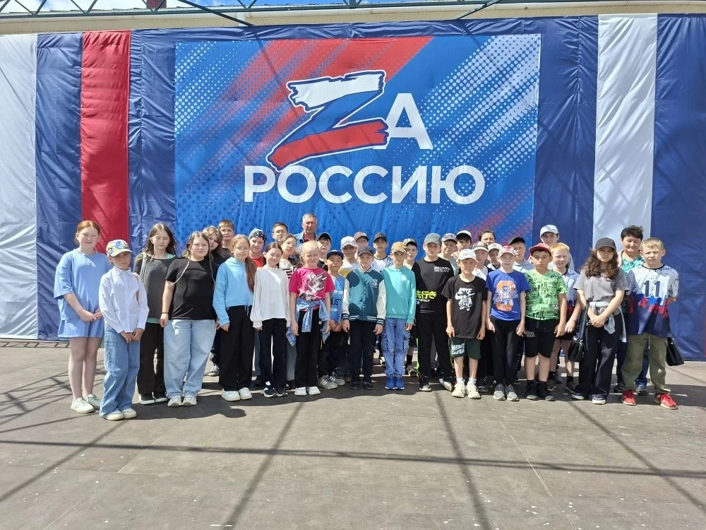 С Днем России! 🇷🇺 Праздник в самом разгаре!

Мы с гордостью отмечаем День России! 🇷🇺 В честь это