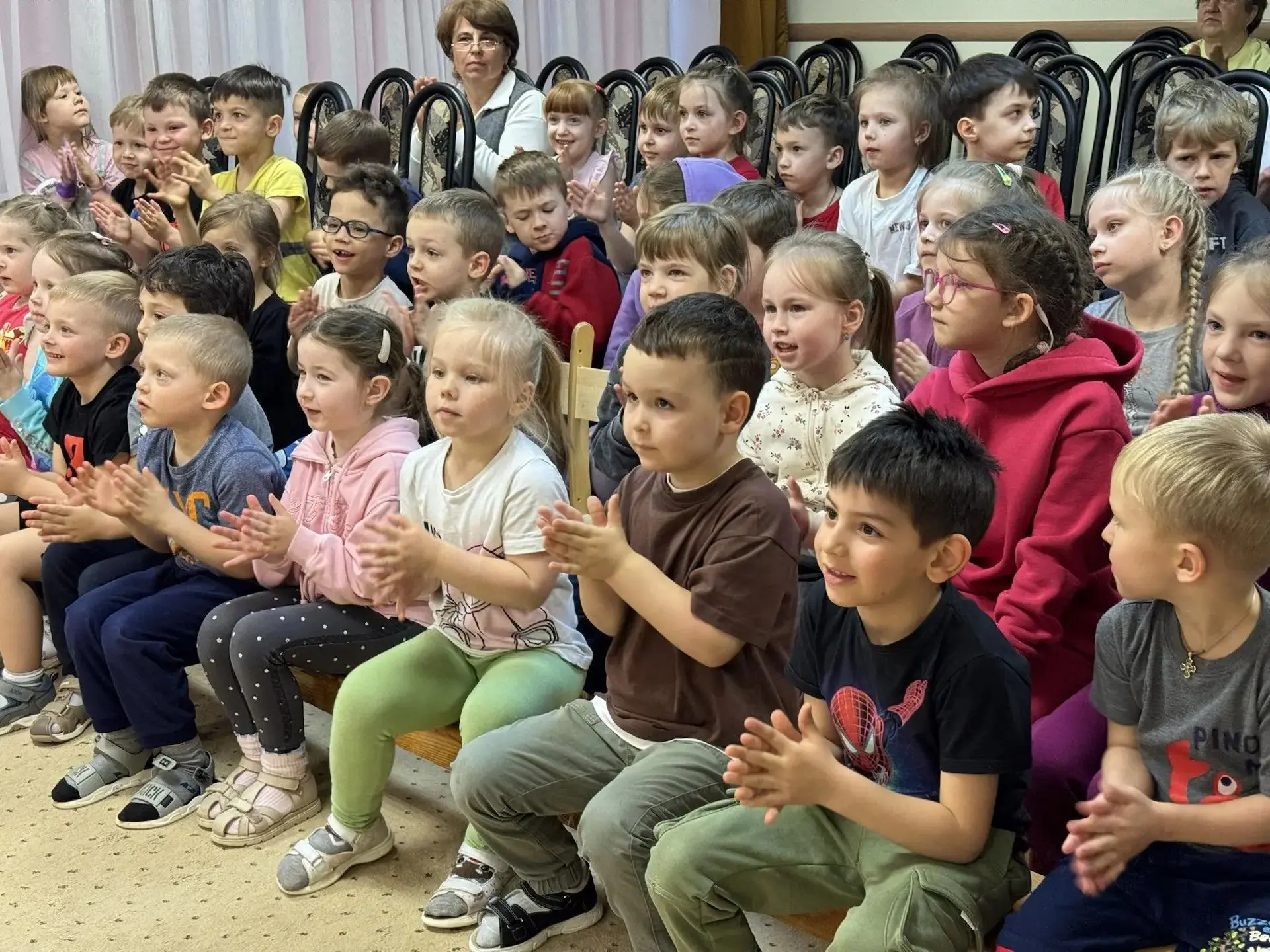 В рамках проекта «Классическая музыка — детям» к нашим дошколятам в гости приходили преподаватели и 