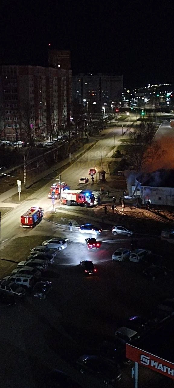 🔥 Горит пивнуха  На Ватутина около многоэтажки