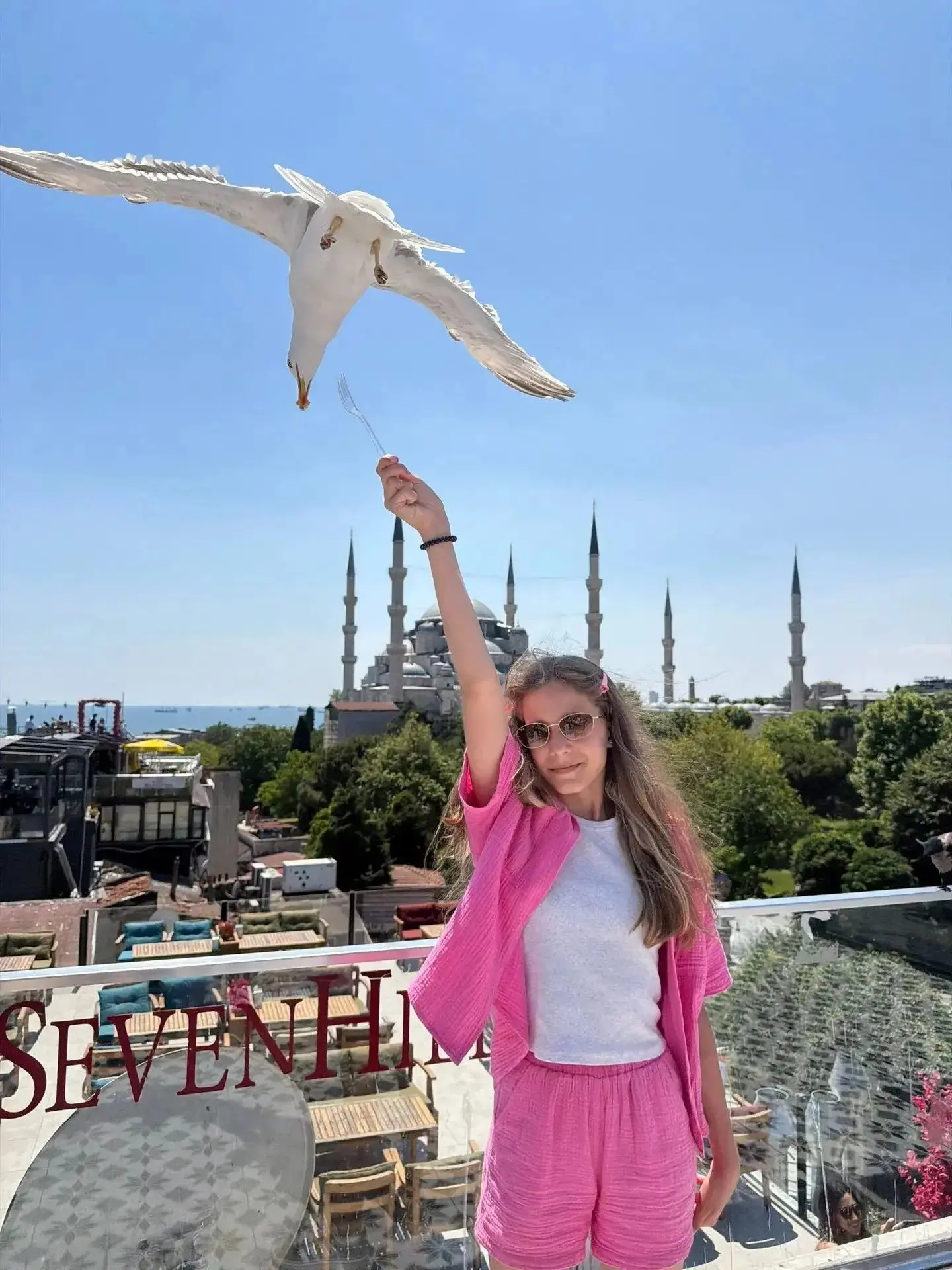 🇹🇷✨ Первые открывают мир: восточные каникулы Алексы в Стамбуле! 🕌📸

Активисты «Движения Первых» 