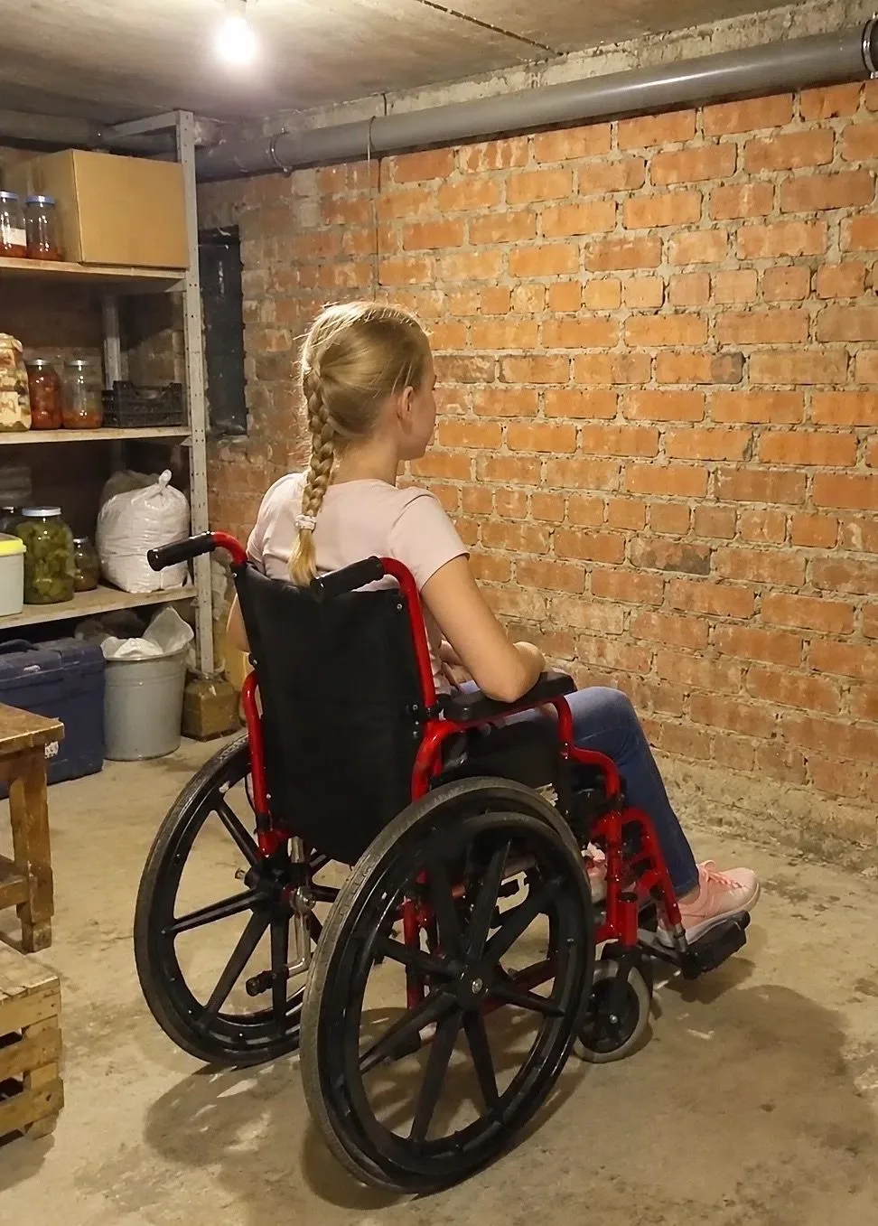 Мы удочерили 9-летнюю девочку с инвалидностью, а на следующий день она попросила показа...