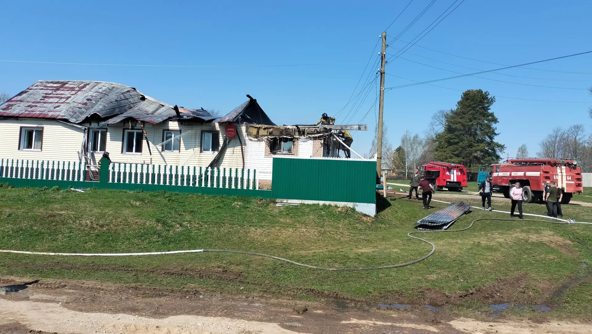 💥 В Параньгинском районе пожар оставил жильцов двухквартирного дома без крыши  В среду в деревне Пом