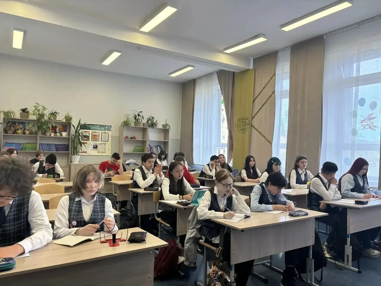 В преддверии долгожданных летних каникул отряд ЮИД школы №40 провёл пятиминутки ПДД, направленные на