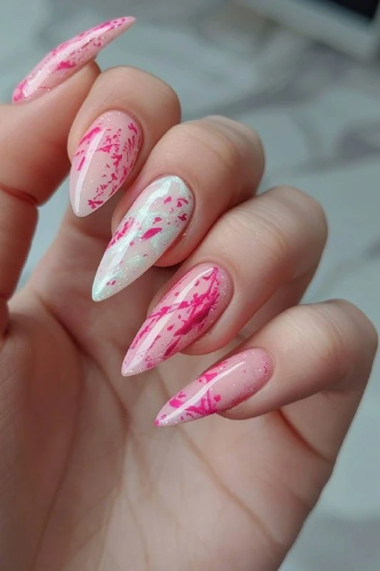 Розовый маникюр

💅 Маникюр
