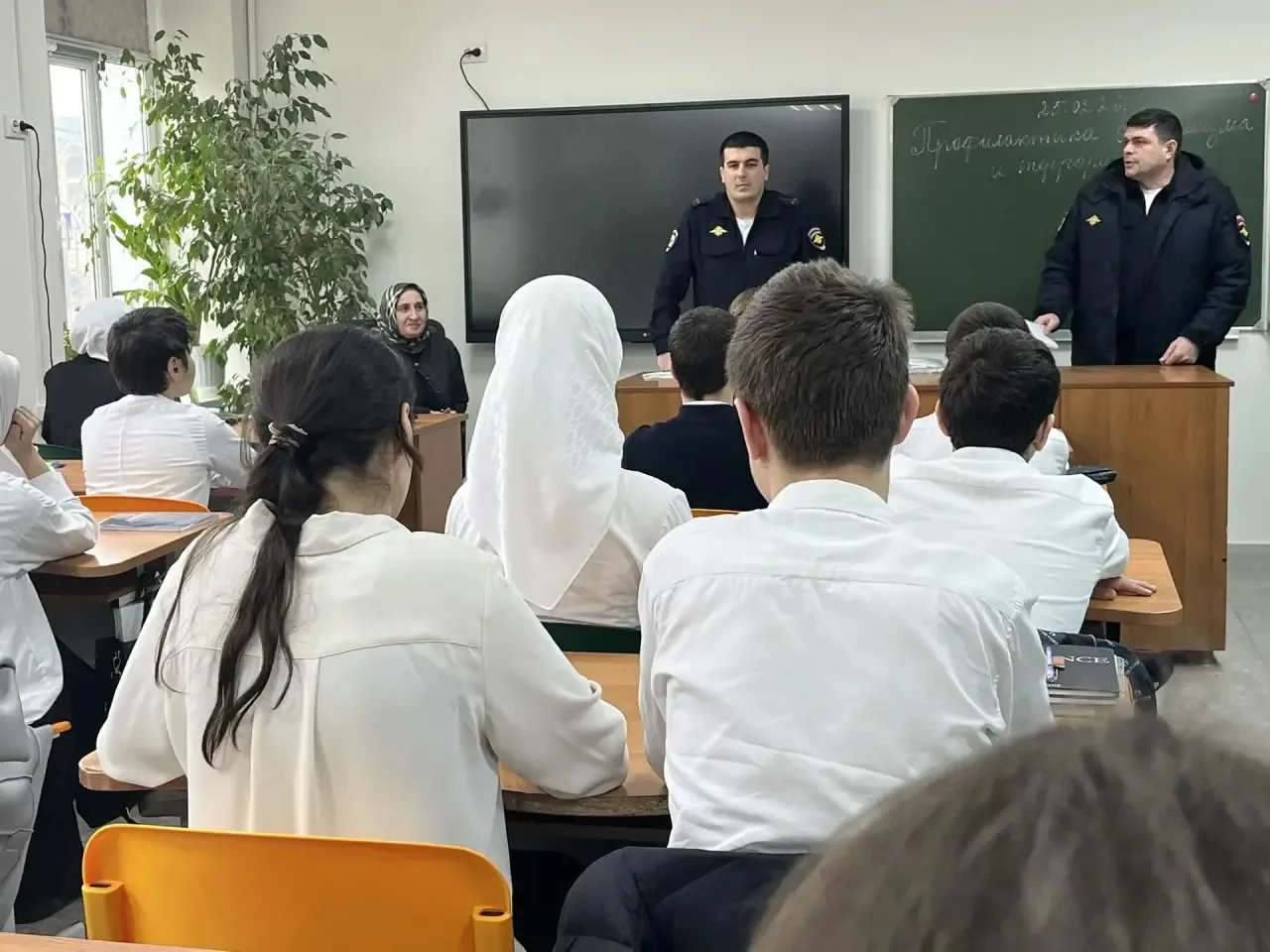 В рамках программы профилактики правонарушений среди подрастающего поколения в нашей гимназии провел