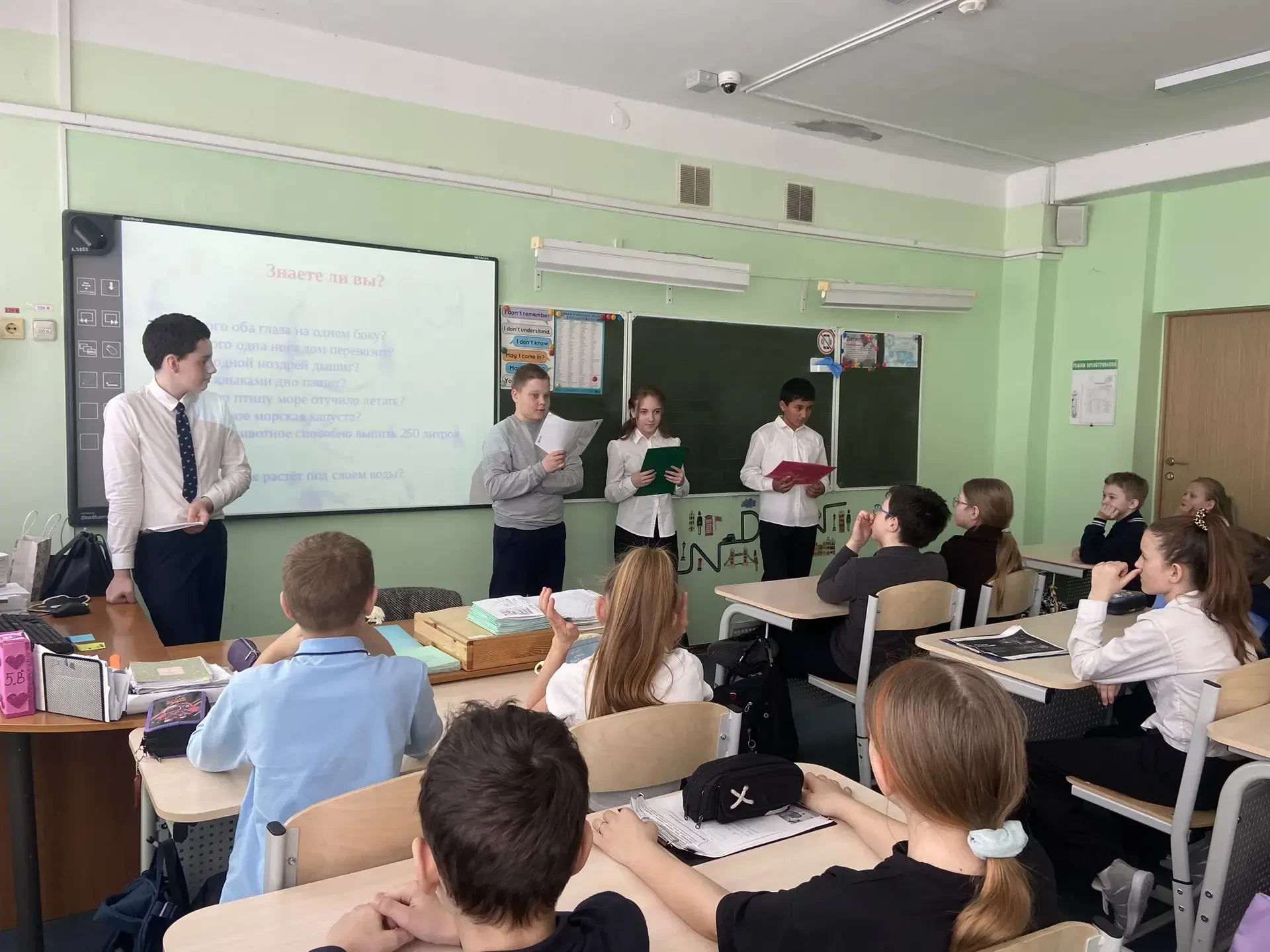 Вода! У тебя нет ни вкуса, ни цвета, ни запаха, тебя невозможно описать, тобой наслаждаются, не веда