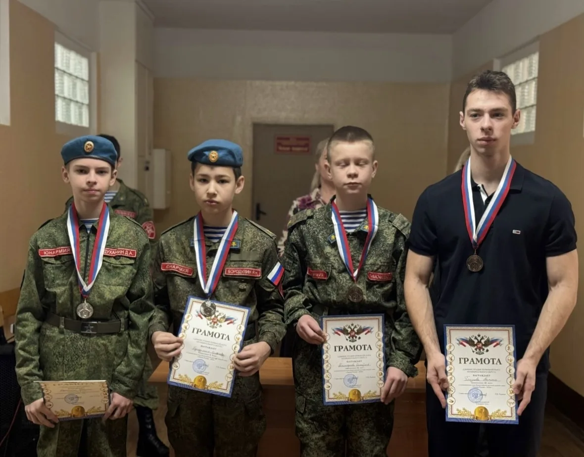✅По традиции новую учебную  неделю  в МБОУ «Первомайская средняя общеобразовательная школа» начали с