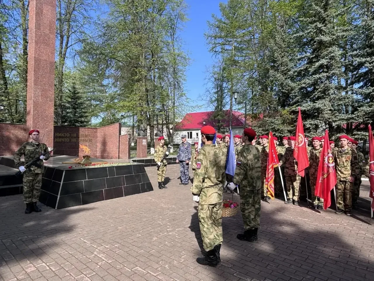 В преддверии 81-й годовщины Великой Победы: гимназисты  почтили память героев у Вечного огня.       