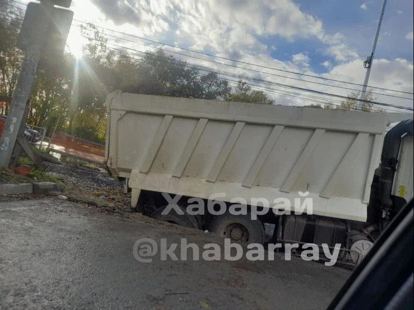 Провалился в яму, которую засыпал